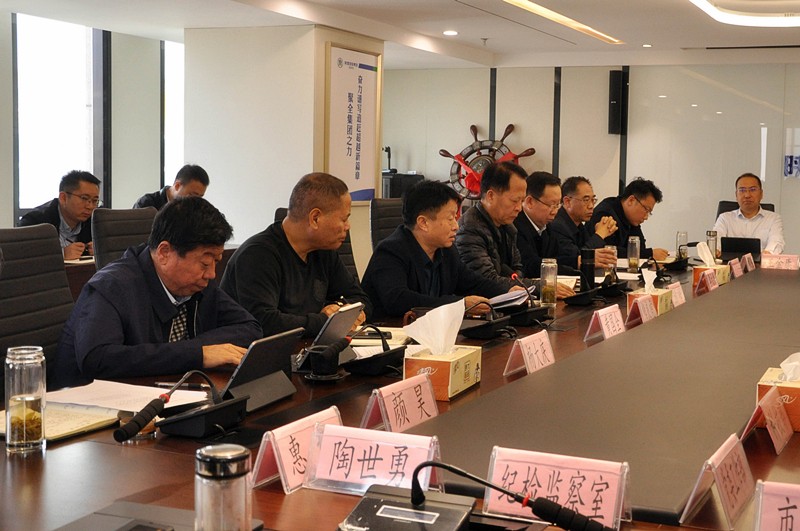 永利yl65335集团召开党委理论学习中心组（扩大）聚会转达学习党的十九届四中全会精神