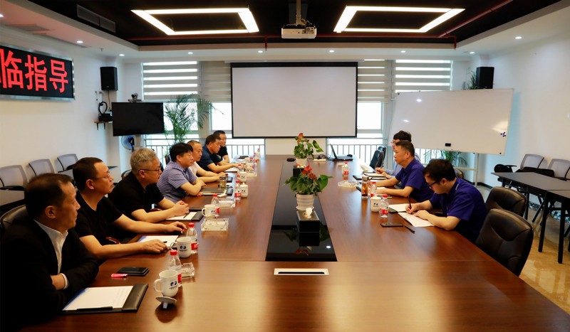 熊良虎在重庆市中科大业集团考察时强调：：坚持生态优先战略，，，念好生态经、、走好扶贫路