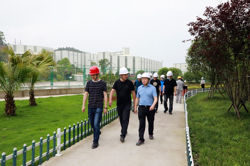 熊良虎在重庆市中科大业集团考察时强调：：坚持生态优先战略，，，念好生态经、、走好扶贫路