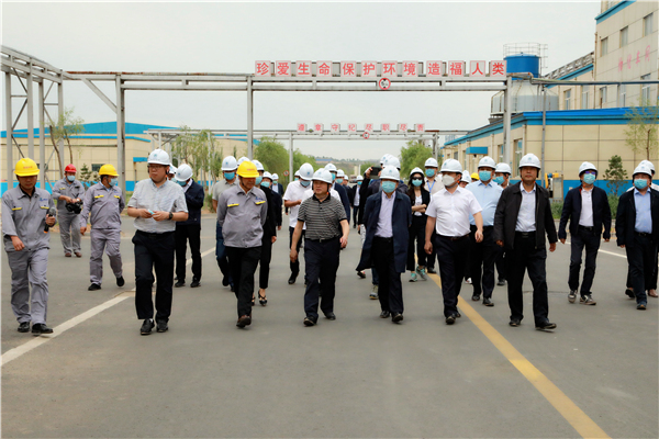 永利yl65335集团复工复产促增添项目观摩聚会与会职员走进大秦国源三秦环保秦邦园区在榆项目
