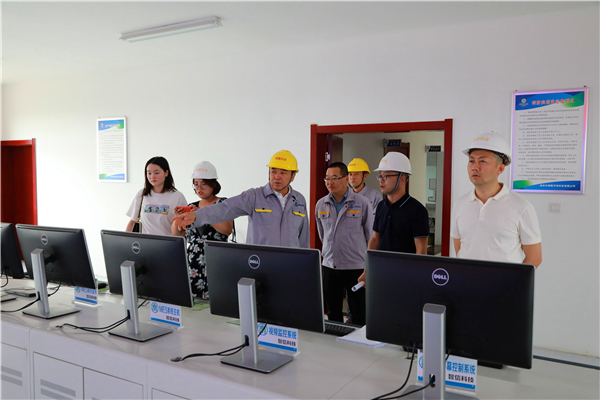 中省媒体采访团到永利yl65335集团陕北片区重点项目集中采访