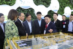 陕西省人大常委会副主任、、、省总工会主席郭大为一行旅行我公司笔直流迷宫手艺