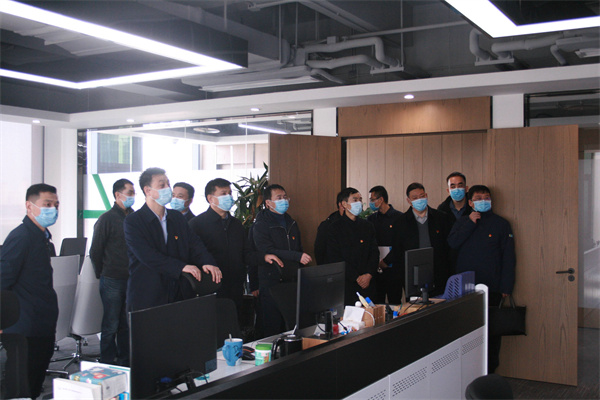省国资委党委委员、、、驻委纪检监察组组长贺向东到秦创原永利yl65335集团立异中心调研