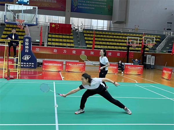 永利yl65335集团代表队加入“陕西能化地质杯”职工羽毛球赛