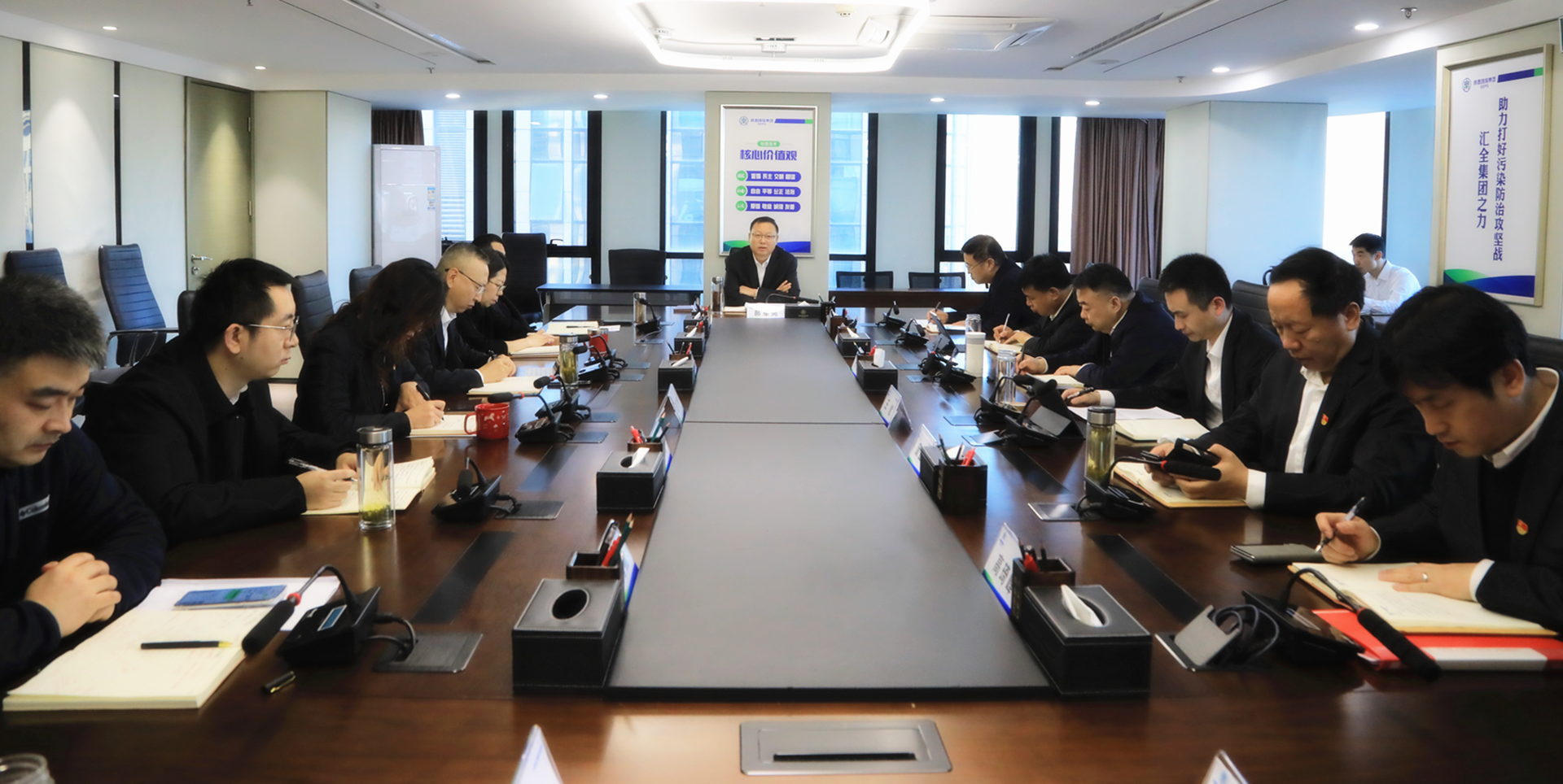 永利yl65335集团召开党委理论学习中心组2024年第12次学习（扩大）聚会